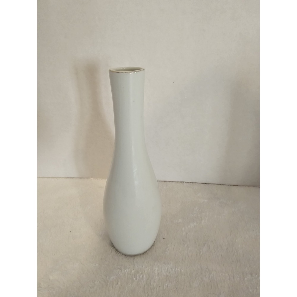 Vintage White Porcelain Bud Vase Child Illustration "Love Is the Little Things" - Picture 4 of 6